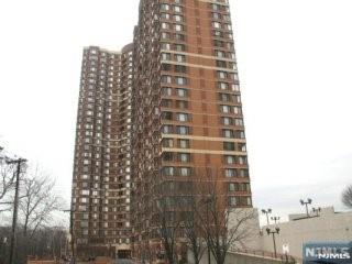 100 Old Palisade Rd 3102, Fort Lee, New Jersey - 2 Bedrooms  
3 Bathrooms  
5 Rooms - 