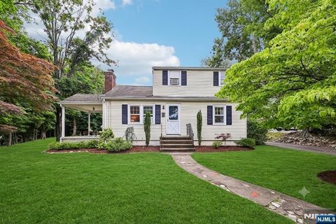 Photo of 3 Madison Heights, Wyckoff, NJ 07481 (MLS # 26023435)