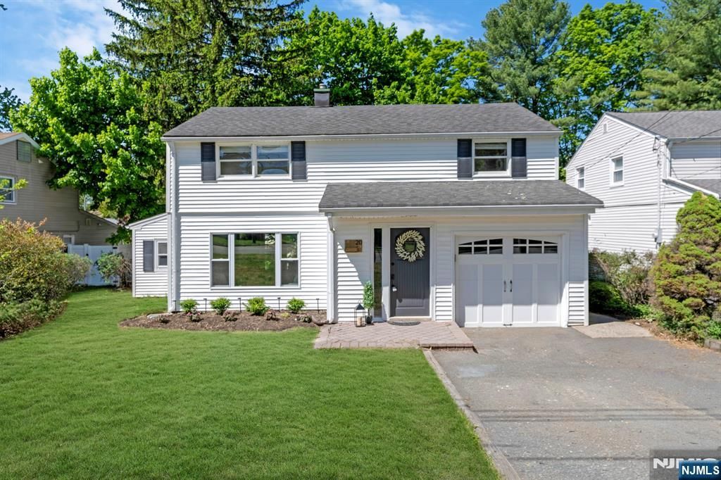 Photo of 20 W Saddle River Road, Waldwick, NJ 07463 (MLS # 26016648)