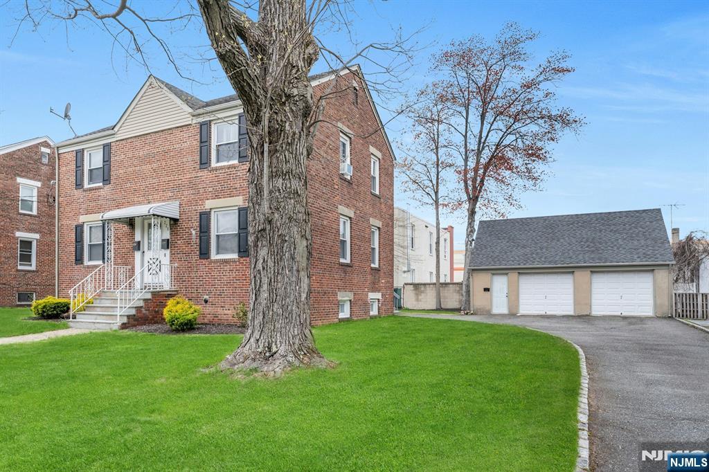 228 Willow Ave 1, Garwood, New Jersey - 2 Bedrooms  
1 Bathrooms  
6 Rooms - 