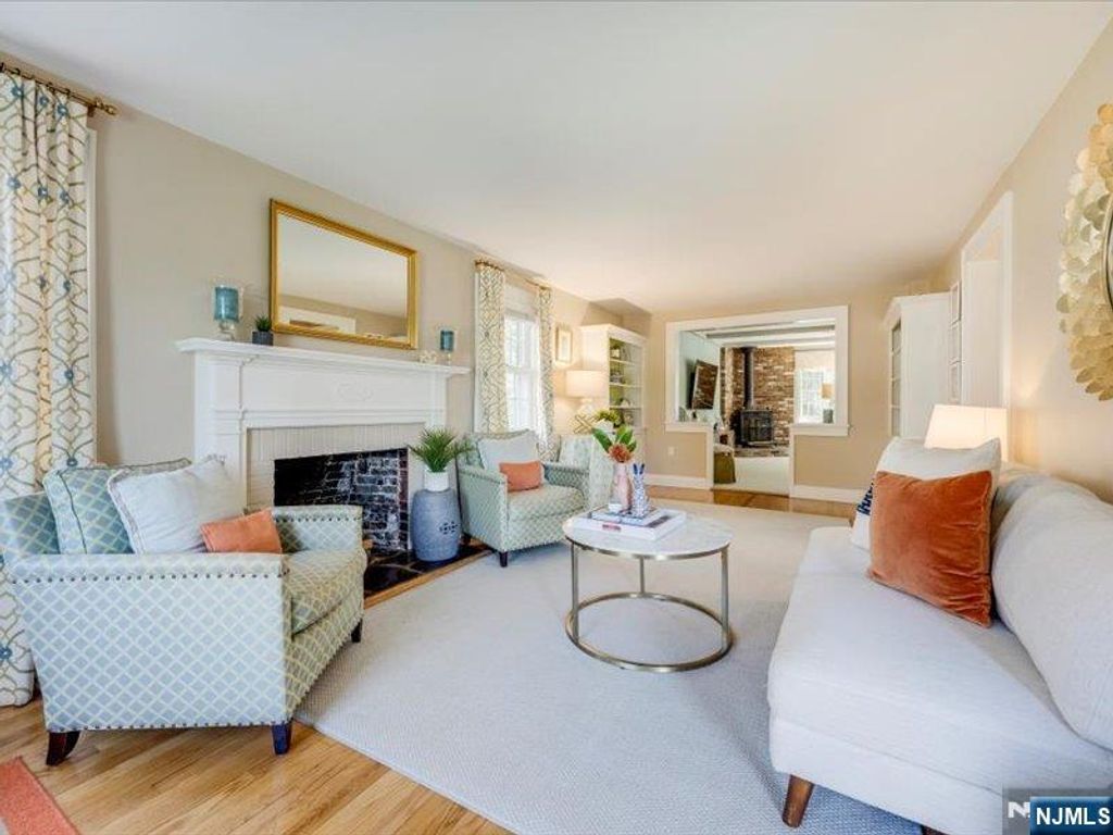 Photo of 34 Essex Road, Essex Fells, NJ 07021 (MLS # 25036082)