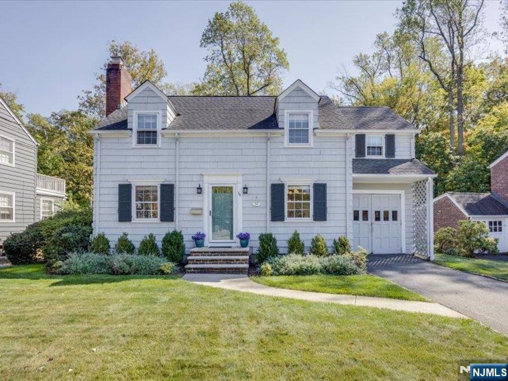 Photo of 34 Essex Road, Essex Fells, NJ 07021 (MLS # 25036082)