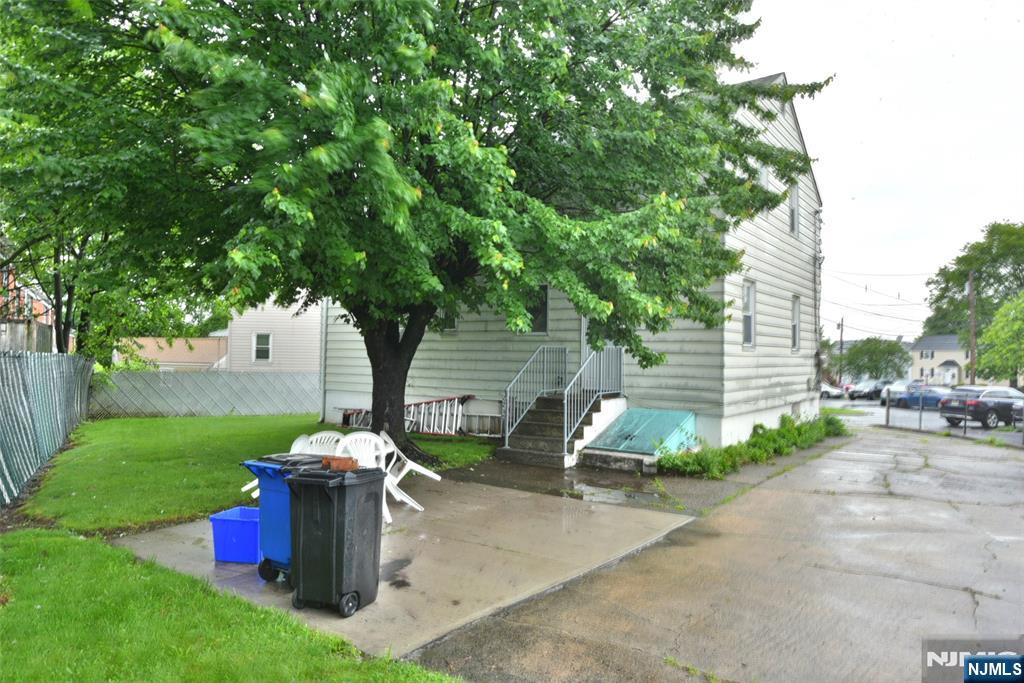 8 Charles Court