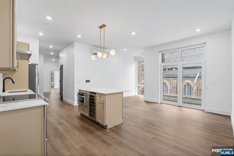 21 Lincoln Park 203 Newark NJ 07102