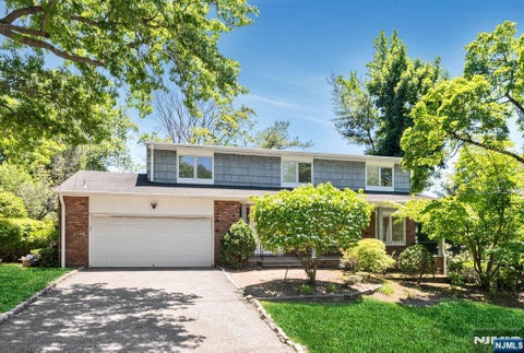 Photo of 439 Summit St, Englewood Cliffs, NJ 07632 (MLS # 26020863)