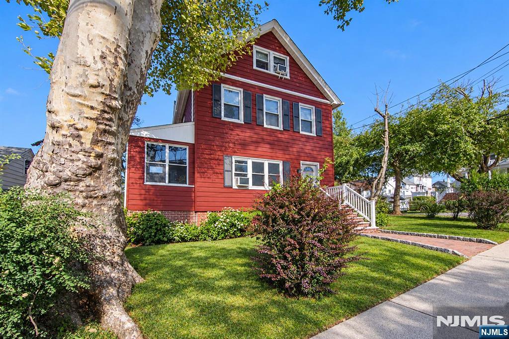 46 Laurel Street
