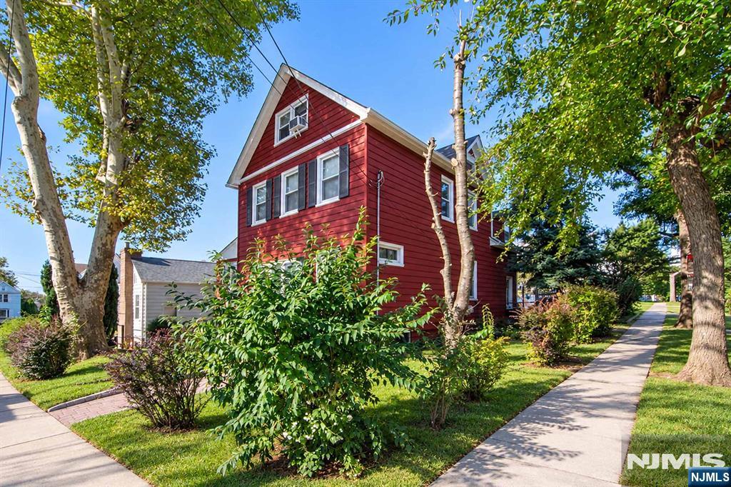 46 Laurel Street