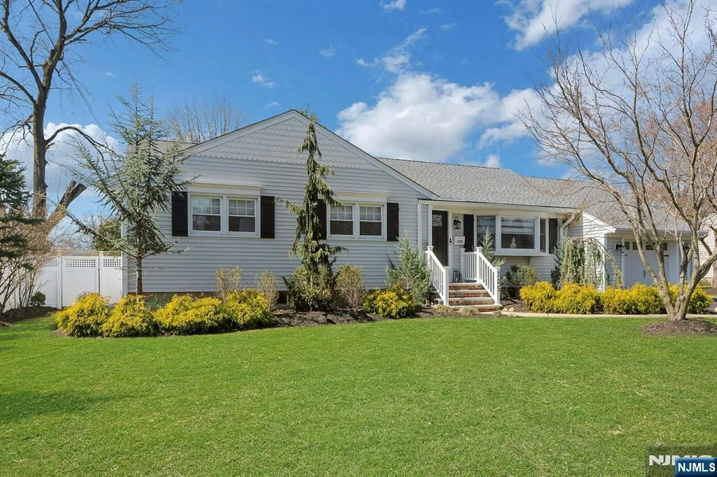 Photo of 205 Rockland Avenue, River Vale, NJ 07675 (MLS # 26011619)