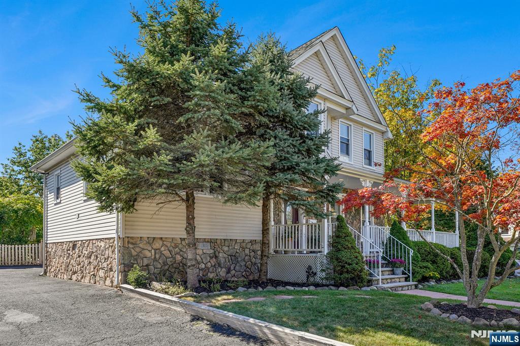 418 Closter Dock Road