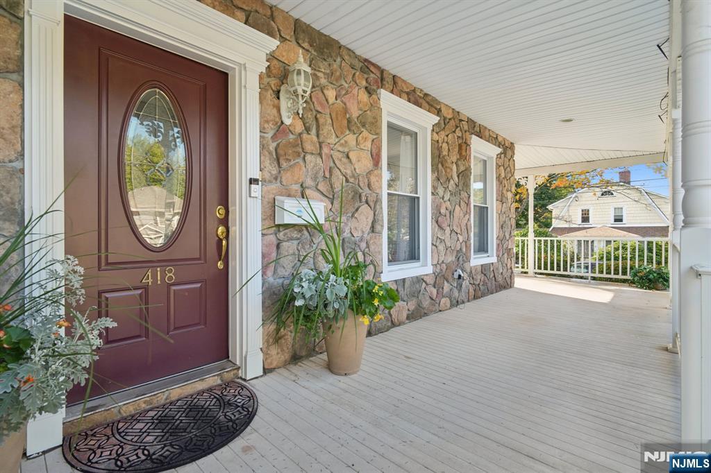 418 Closter Dock Road