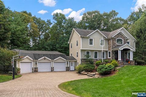 Photo of 719 Chestnut Place, Franklin Lakes, NJ 07417 (MLS # 25024894) Photo of 719 Chestnut Place, Franklin Lakes, NJ 07417 (MLS # 25024894)