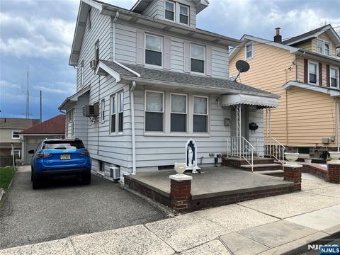Photo of 524 Kearney Ave #1, Cliffside Park, NJ 07010 (MLS # 26011100)