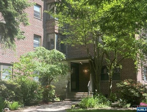 Photo of 3060 Edwin Ave #1A, Fort Lee, NJ 07024 (MLS # 26028901)