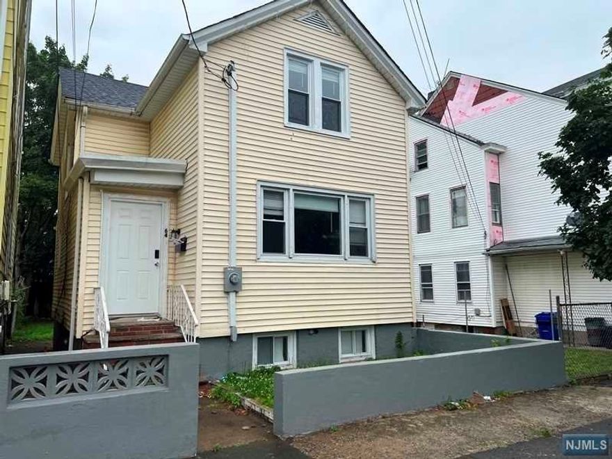 Move-In Ready Single Family house featuring two bedrooms, living room, eat-in kitchen, two bathrooms, and a nice flat backyard.