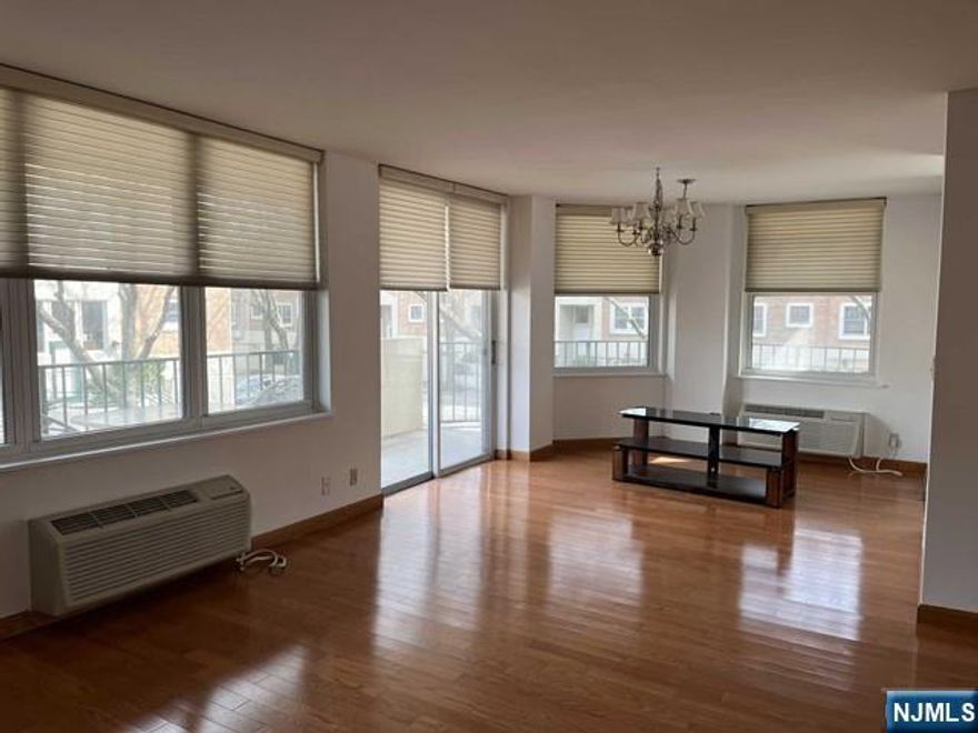 'GRAND COVE' 2BEDROOMS AND 2BATHROOMS CONDO IN EDGEWATER. THIS IS A DELIGHTFUL CORNER UNIT WITH A WRAP-AROUND CORNER TERRACE WITH BRIGHT & SUNNY SOUTH EAST DOUBLE EXPOSURES. BEAUTIFULLY PRESENTED IT FEATURES HARDWOOD FLOORS IN THE LIVING/DINING AREA. THE IDEAL SPLIT BEDROOM FLOOR PLAN FEATURES AN L-SHAPE LIVING & DINING AREA AND A WINDOWED KITCHEN WITH BREAKFAST NOOK.LOCATED NEXT TO WHOLE FOODS AND CLOSE TO THE EDGEWATER FERRY AND BUS STOP TO NYC. GRAND COVE IS A PREMIER WATERFRONT LOCATION WITH 24-HOUR GATEHOUSE, OUTDOOR POOL CLUB AND ON-SITE RESIDENT GYM. TENANT IS FULLY RESPONSIBLE FOR THE SEASON POOL ACCESS FEE.