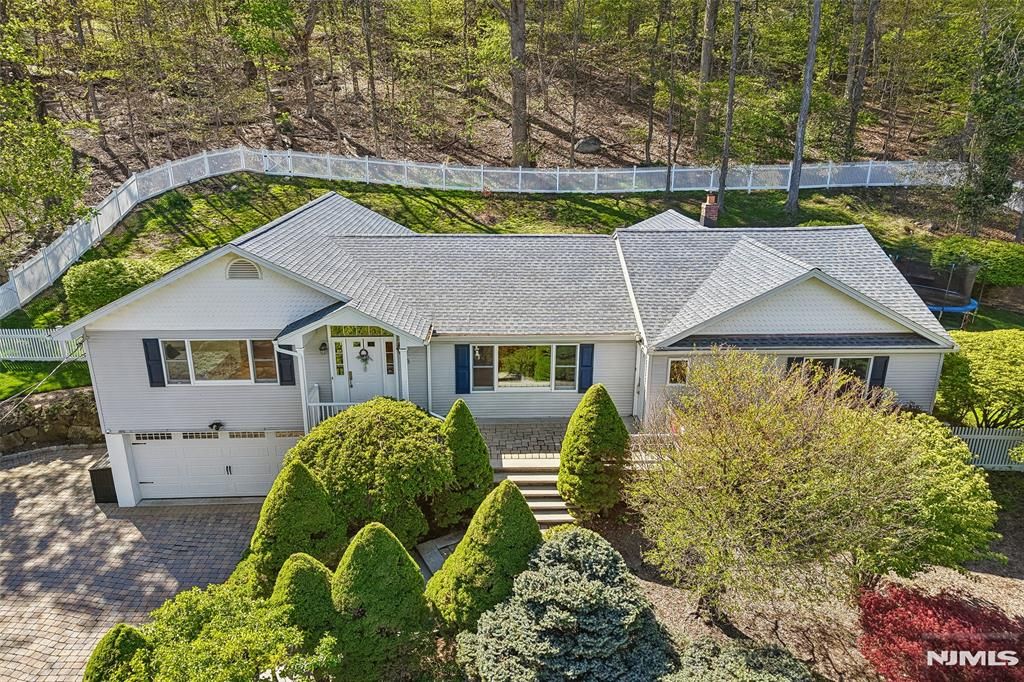 Photo of 63 Danebury Downs, Upper Saddle River, NJ 07458 (MLS # 25043788)