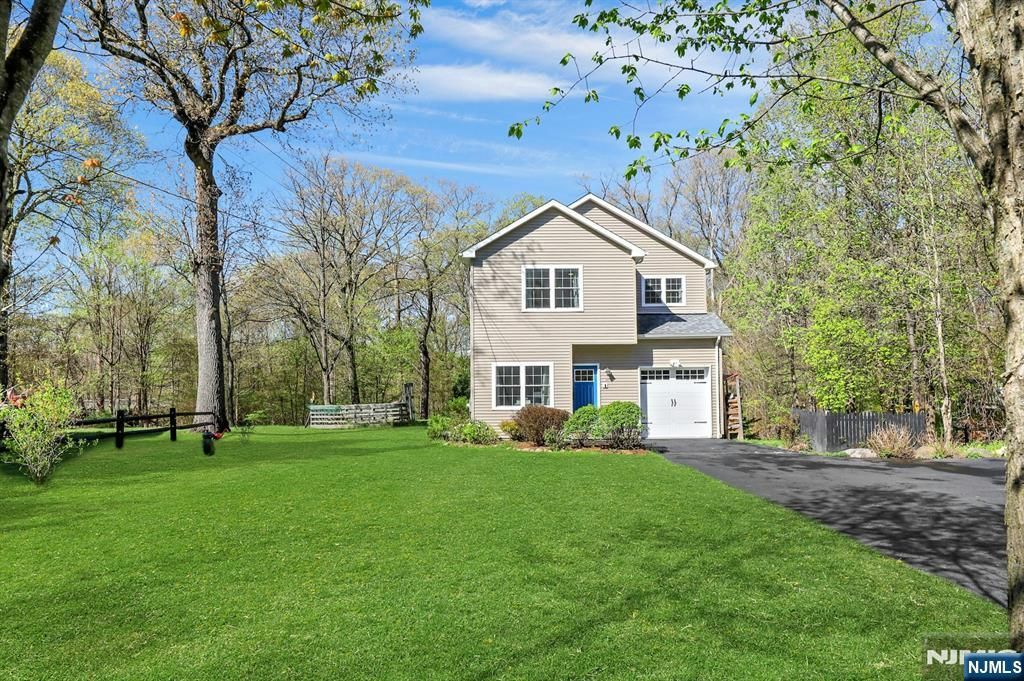 Photo of 317 Stag Hill Road, Mahwah, NJ 07430 (MLS # 26014672)