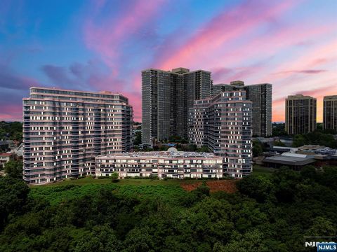 Photo of 100 Carlyle Drive #14G-NORTH, Cliffside Park, NJ 07010 (MLS # 26009116)