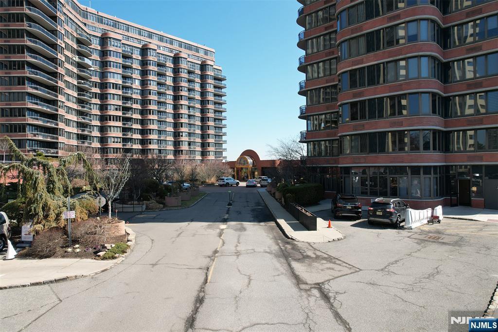 100 Carlyle Drive 14G-NORTH