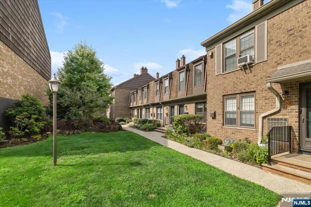 181 Long Hill 6