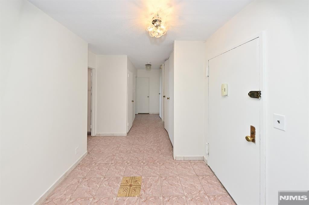2200 N Central Road 14T