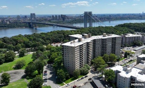 Photo of 2200 N Central Road #14T, Fort Lee, NJ 07024 (MLS # 26031406)
