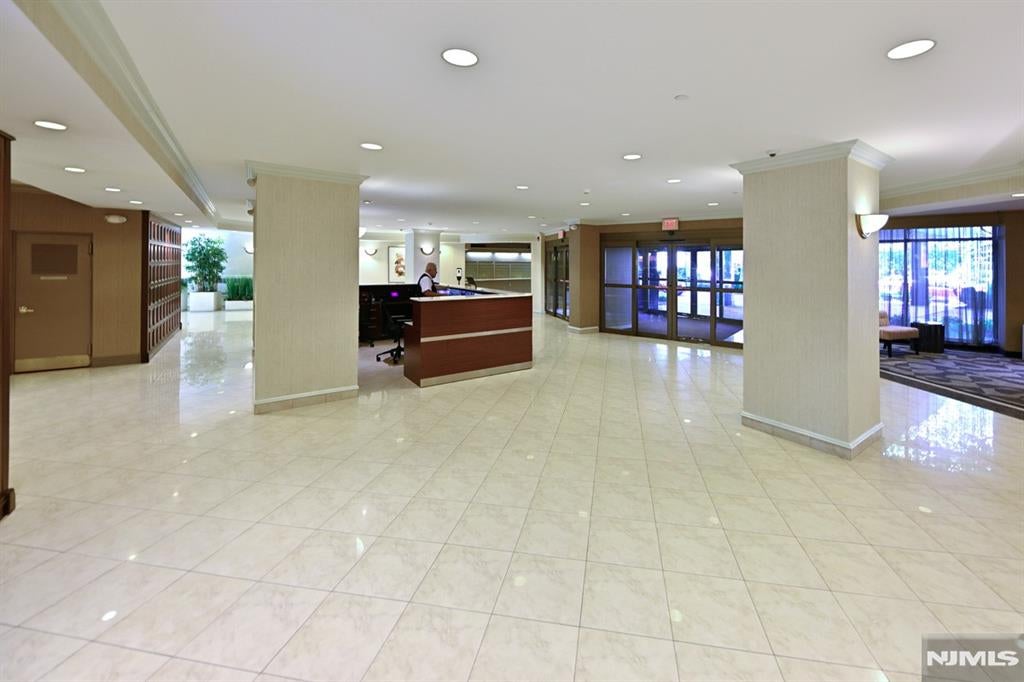 2200 N Central Road 14T