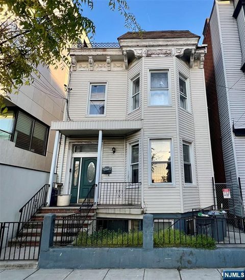 Photo of 2808 Palisade Avenue, Weehawken, NJ 07086 (MLS # 25001678)