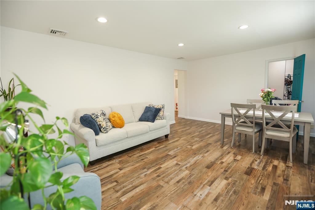 520 Broad Avenue 14