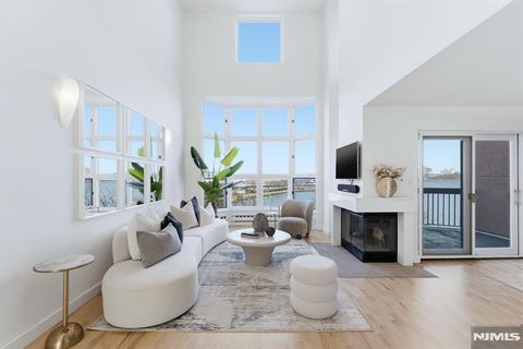 308 Nelson Court Edgewater NJ 07020