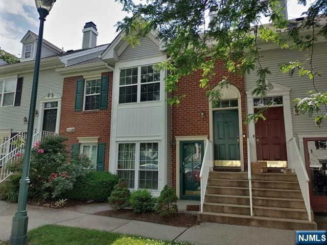 1052 Chedworth Circle