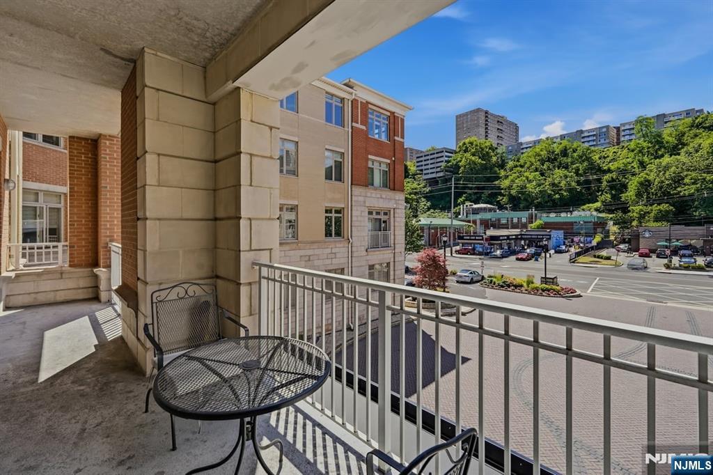 7400 River Road 217