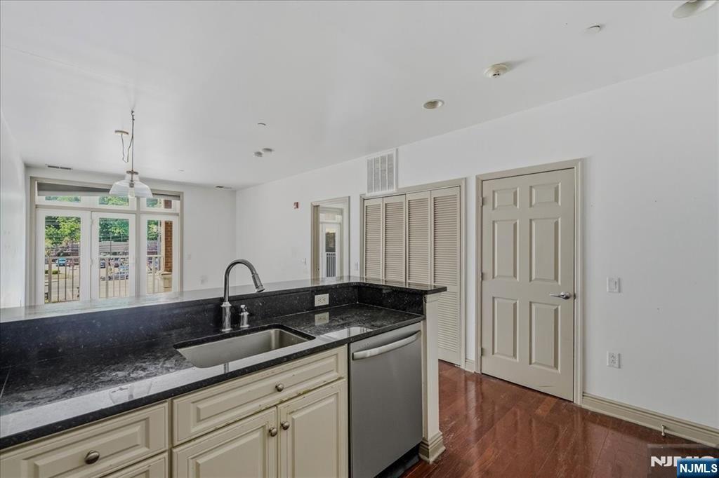 7400 River Road 217