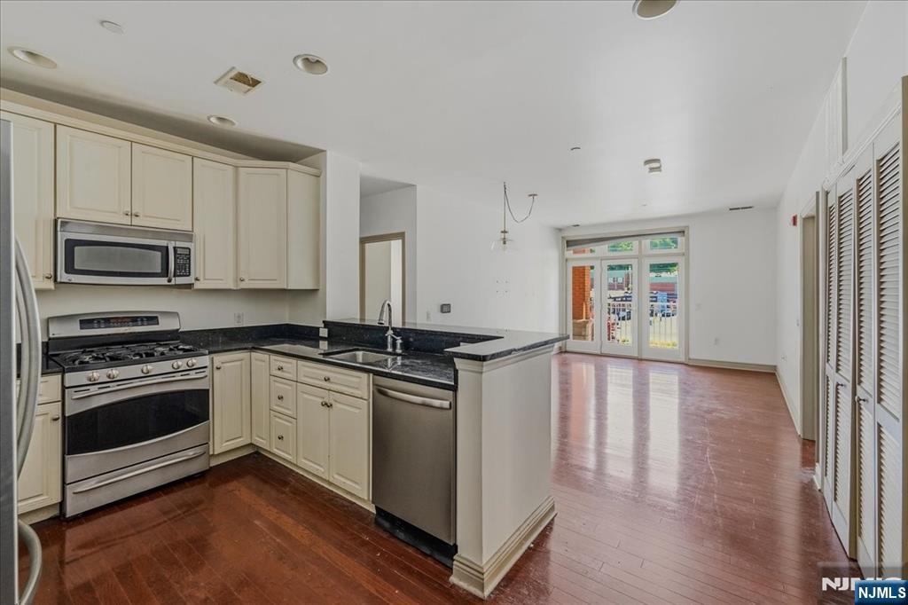 7400 River Road 217