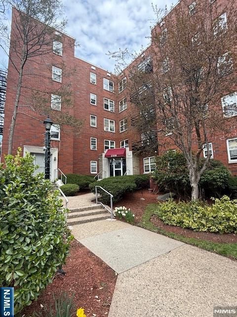 Photo of 2350 Linwood Ave #3H, Fort Lee, NJ 07024 (MLS # 26011315)