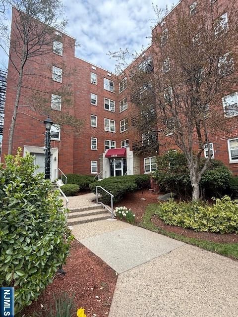 Photo of 2350 Linwood Ave #3H, Fort Lee, NJ 07024 (MLS # 26011315)