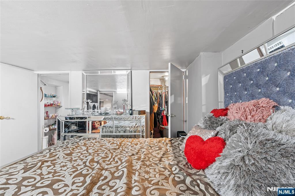 1010 Paterson Plk