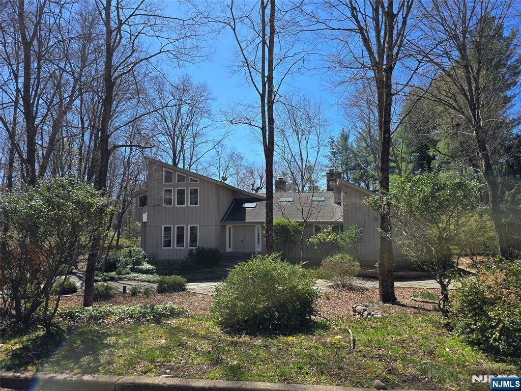 Photo of 47 Hopper Farm Road, Upper Saddle River, NJ 07458 (MLS # 26006555)