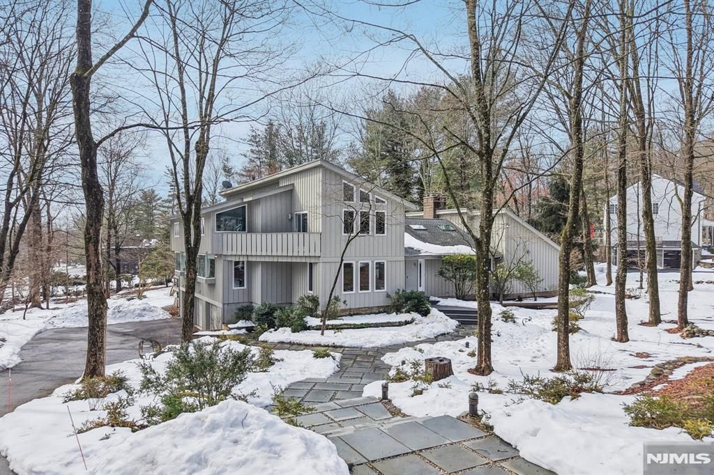 Photo of 47 Hopper Farm Road, Upper Saddle River, NJ 07458 (MLS # 26006555)