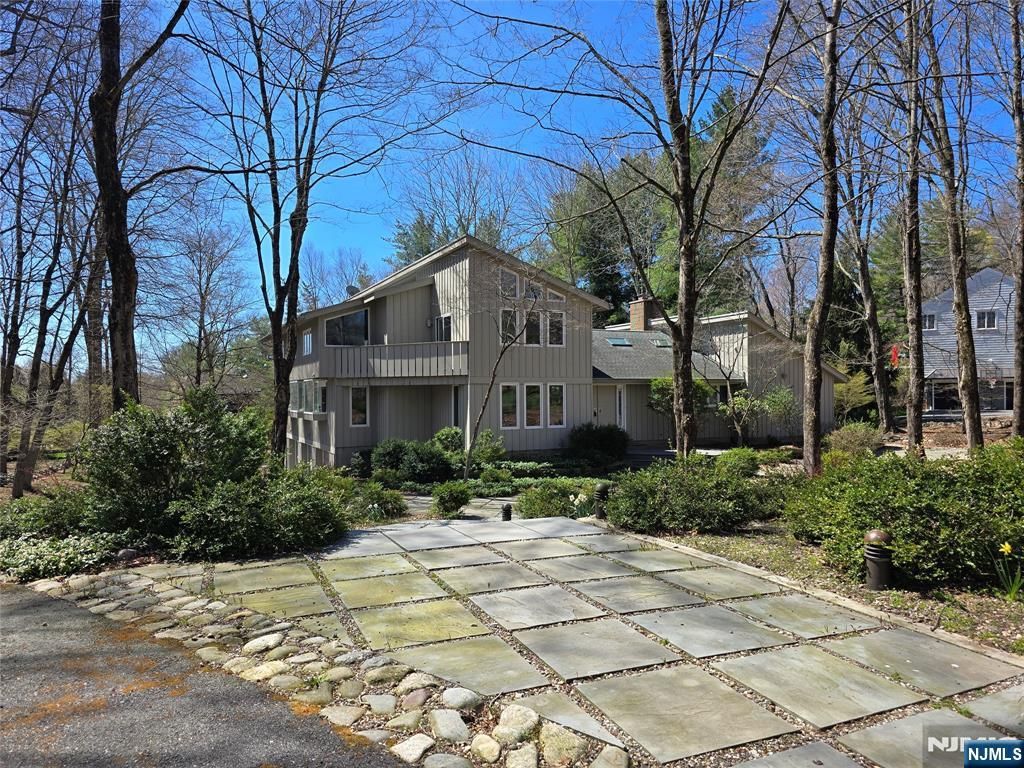 Photo of 47 Hopper Farm Road, Upper Saddle River, NJ 07458 (MLS # 26006555)