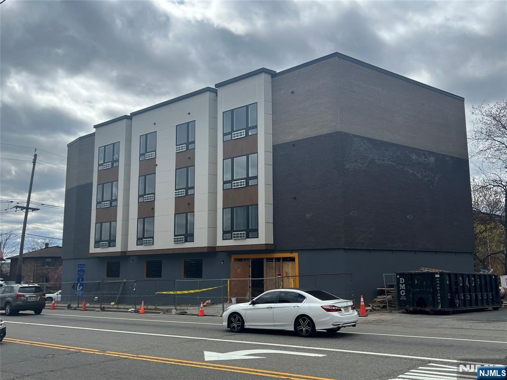 401 E Central Blvd 3-A, Palisades Park, New Jersey - 1 Bedrooms  
2 Bathrooms  
2 Rooms - 