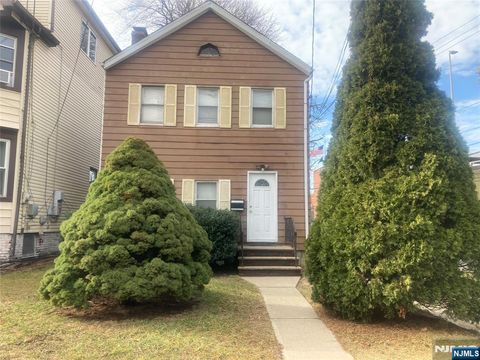 MLS: 25007325