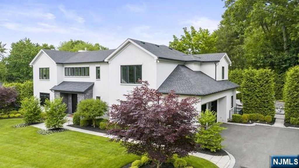 Photo of 202 Alpine Drive, Closter, NJ 07624 (MLS # 25040539)