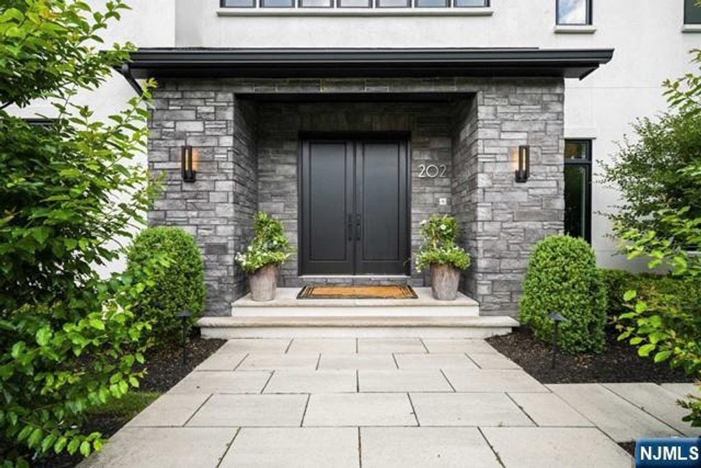 Photo of 202 Alpine Drive, Closter, NJ 07624 (MLS # 25040539)