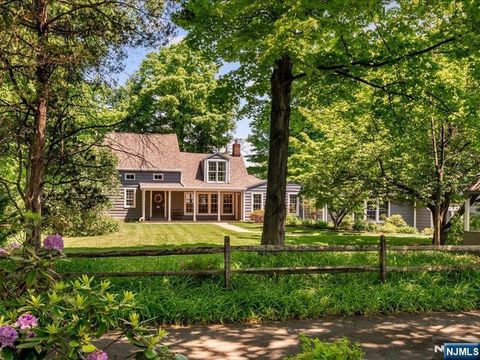 Photo of 190 Passaic Avenue, Roseland, NJ 07068 (MLS # 26018910)