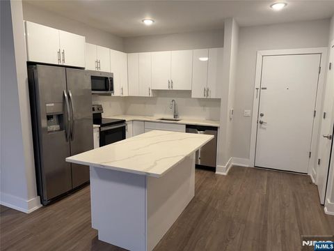 Photo of 1685 Bergen #505, Fort Lee, NJ 07024 (MLS # 26005632)