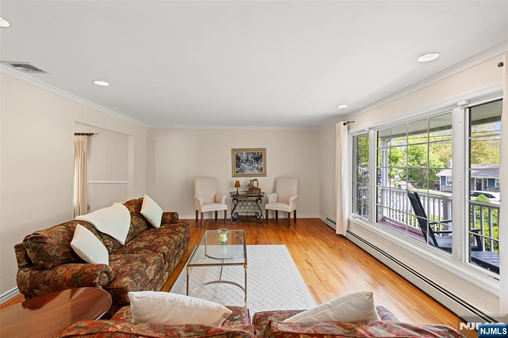 15 Lake Riconda Drive