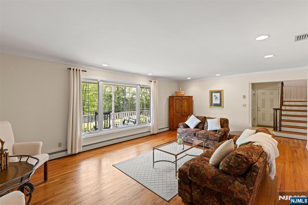 15 Lake Riconda Drive