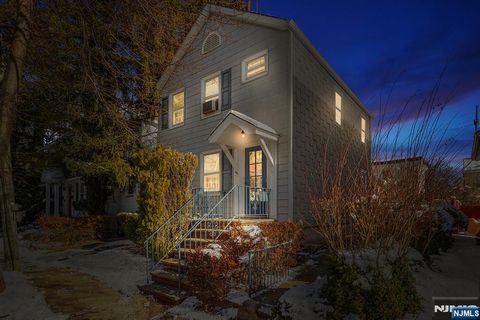 Photo of 33 Oak Street, Bloomfield, NJ 07003 (MLS # 25043465)