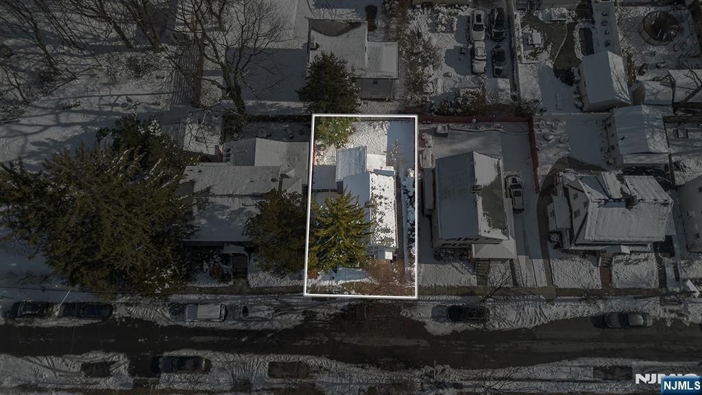 Photo of 33 Oak Street, Bloomfield, NJ 07003 (MLS # 25043465)